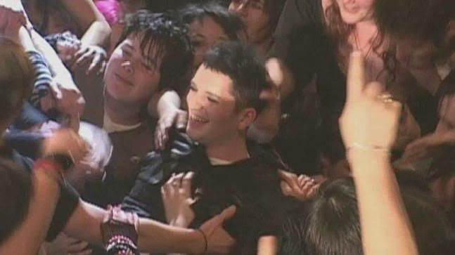 http://i207.photobucket.com/albums/bb316/mymigrainegirl/Placebo/briansingaporemarch20063pk5.jpg
