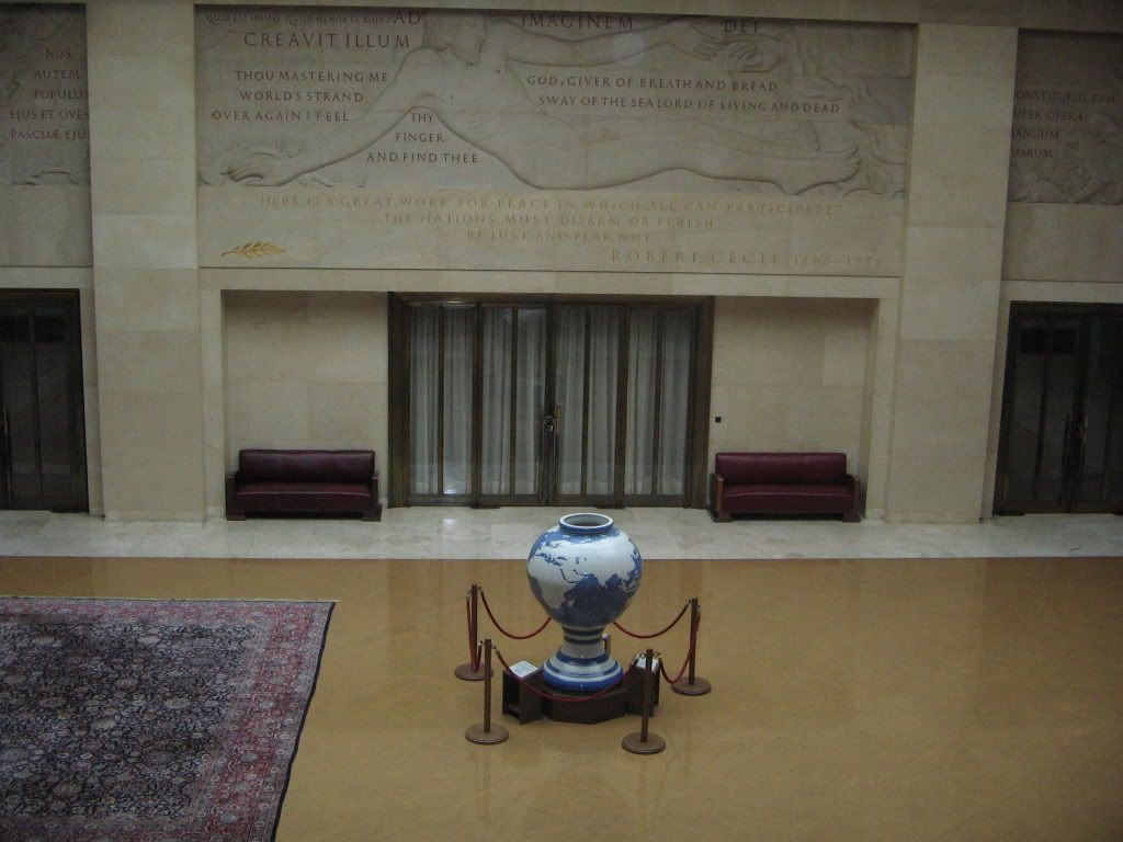 Palais des Nations photo: look at the painting hung on the wall 7266.jpg