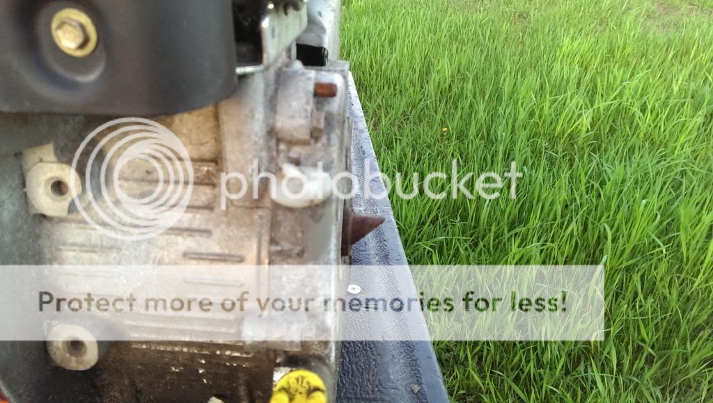 6.5 HP B&S with Broken Crankshaft Lawn Mower and Small Engine Bob