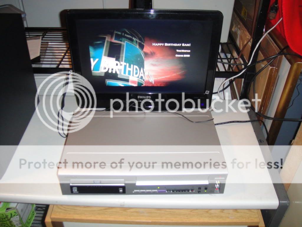 Hitachi DVPF2U DVD Player / VCR Combo   Works Great   Ships In 24Hr