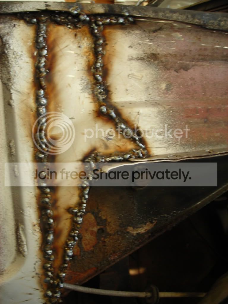 1971TR6innerfenderwork11-20-0913.jpg